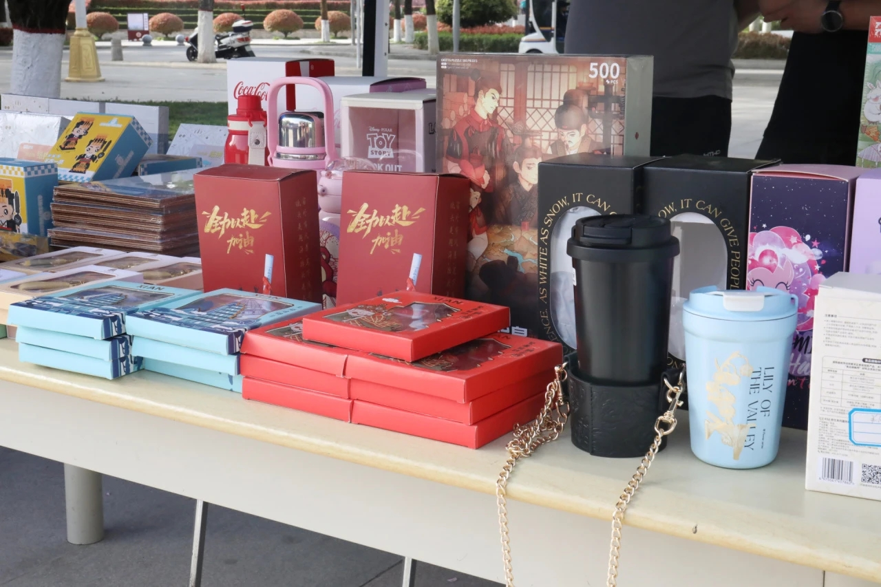 旧书新知 在花香中探索穿越时光的书香_fororder_图片3 旧书新知 在花香中探索穿越时光的书香_fororder_图片3