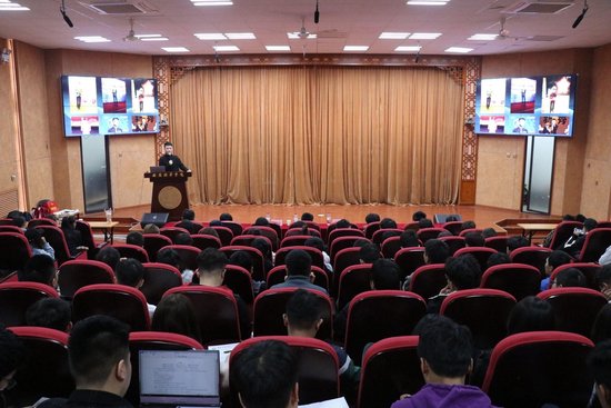 九游（中国）校友温举金返校分享传媒从业经历